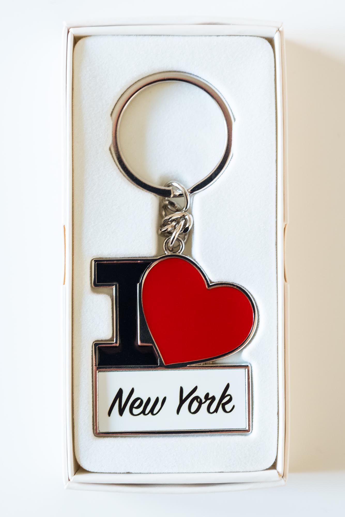 i love new york metal keyring box - Images On I Love New York metal keyring, Metal keyring with 'I Love New York' text on the front, New York Gift product, New York souvenir