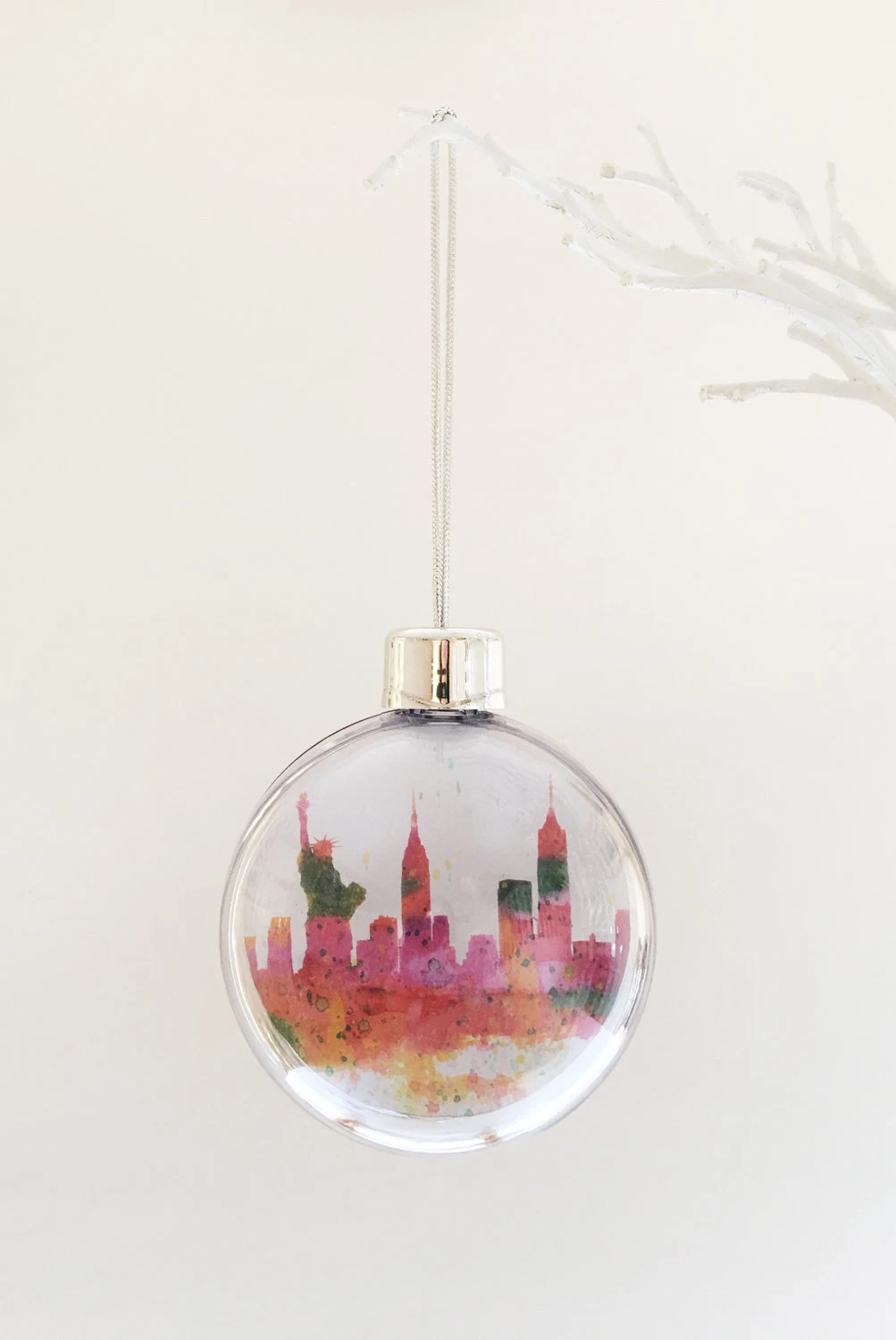 New York Christmas Bauble Plastic red watercolour of NY Skyline - Images On New York Christmas Bauble Plastic green watercolour of NY Skyline, New York plastic Christmas Bauble, watercolour paintings of New York, Empire State building, Statue of Liberty, New York skyline, Manhattan, New York artwork, New York painting, Louisa E. Taylor, Trump, USA