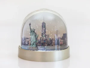 new york snow globe statue of liberty freedom tower, Plastic New York snow globe, Statue of Liberty, Freedom Tower, One World Trade Centre, Manhattan, Financial District, New York Skyline, Staten Island Ferry, New York photography, USA, Trump